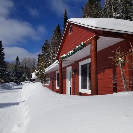 Kan-A-Mouche Pourvoirie Auberge Et Chalets Saint-Michel Dış mekan fotoğraf