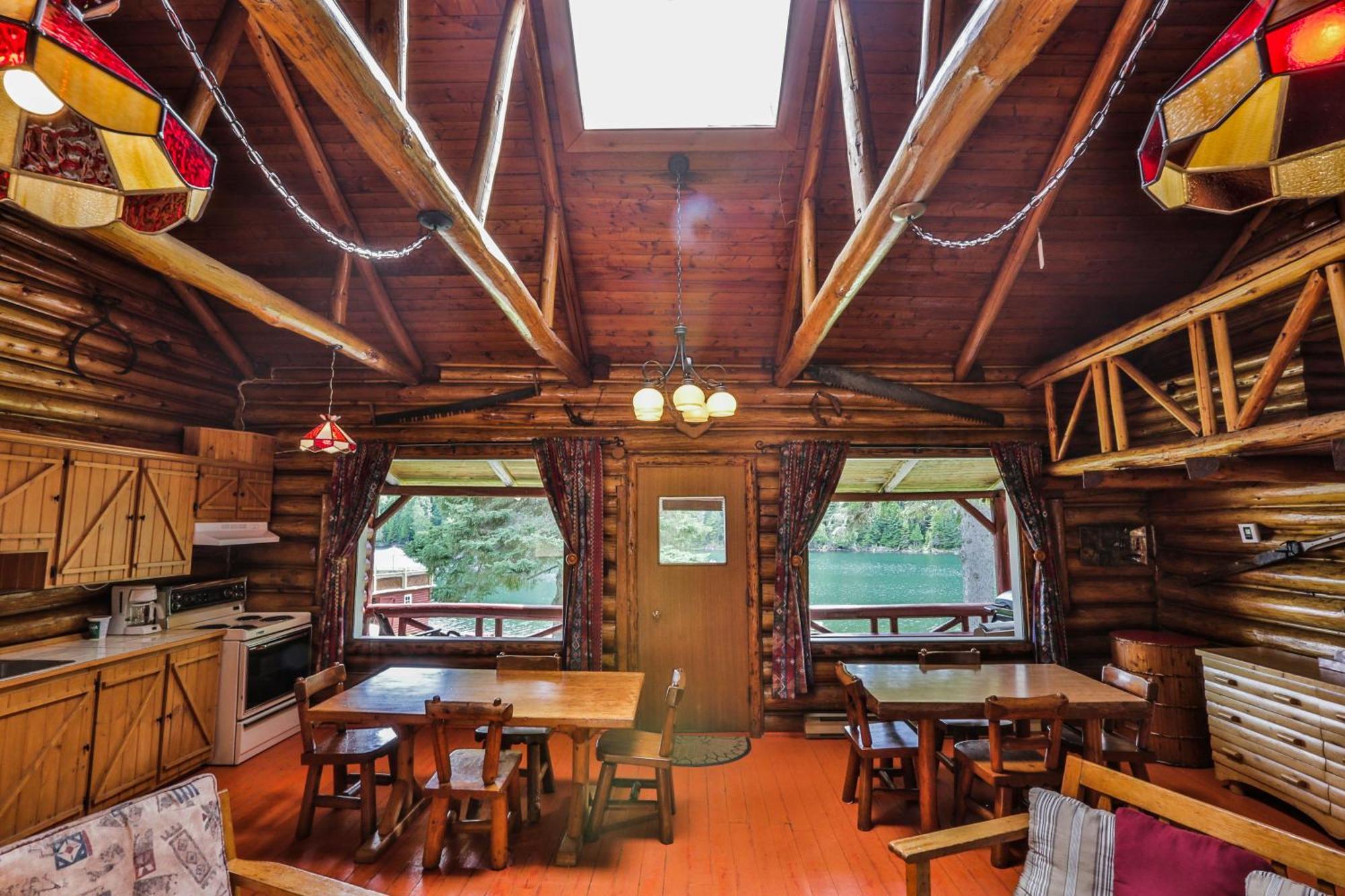 Kan-A-Mouche Pourvoirie Auberge Et Chalets Saint-Michel Oda fotoğraf