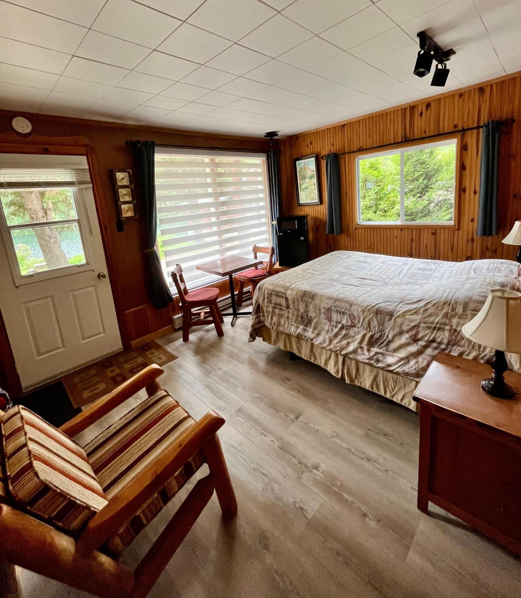 Kan-A-Mouche Pourvoirie Auberge Et Chalets Saint-Michel Dış mekan fotoğraf