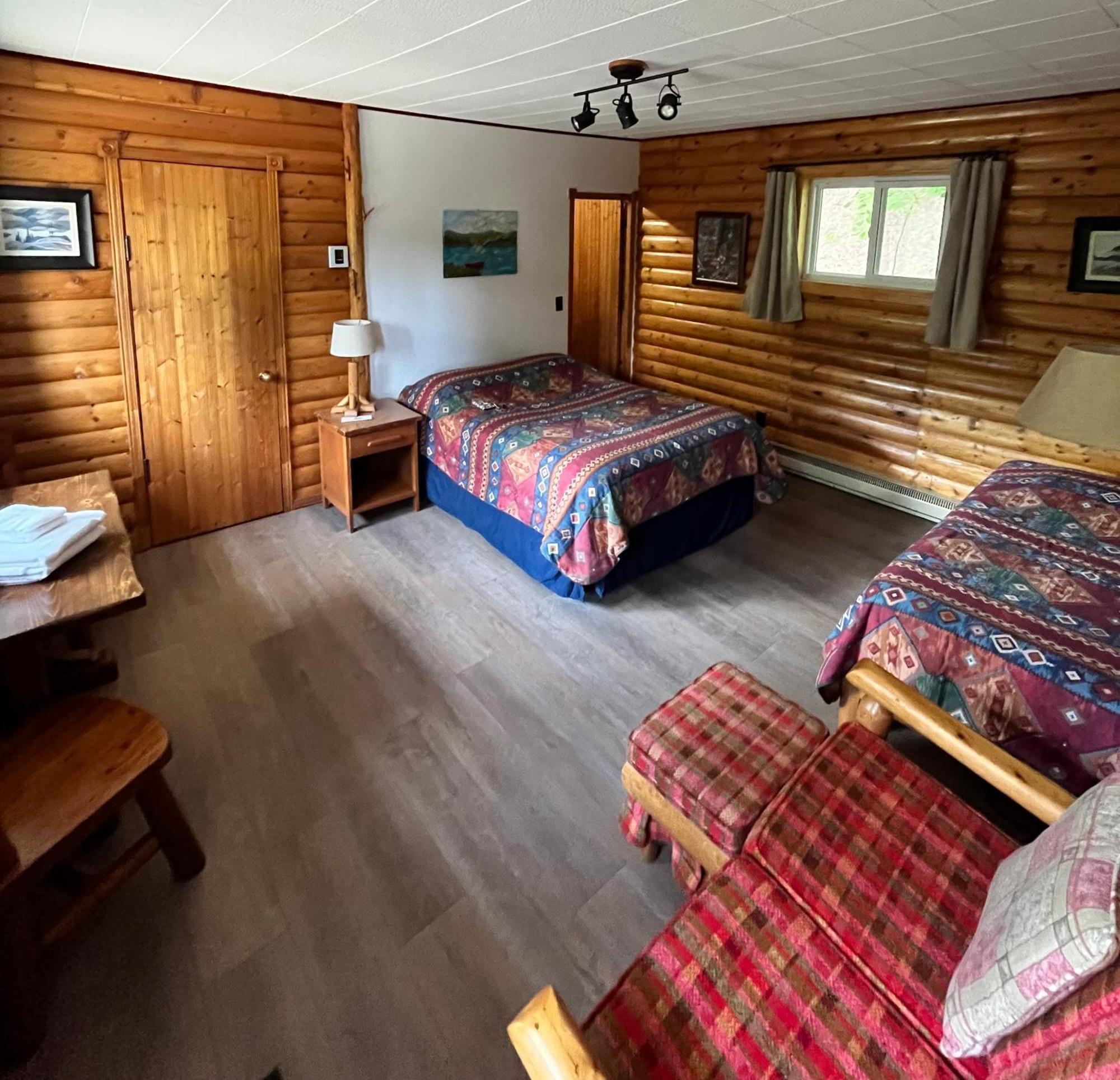 Kan-A-Mouche Pourvoirie Auberge Et Chalets Saint-Michel Dış mekan fotoğraf