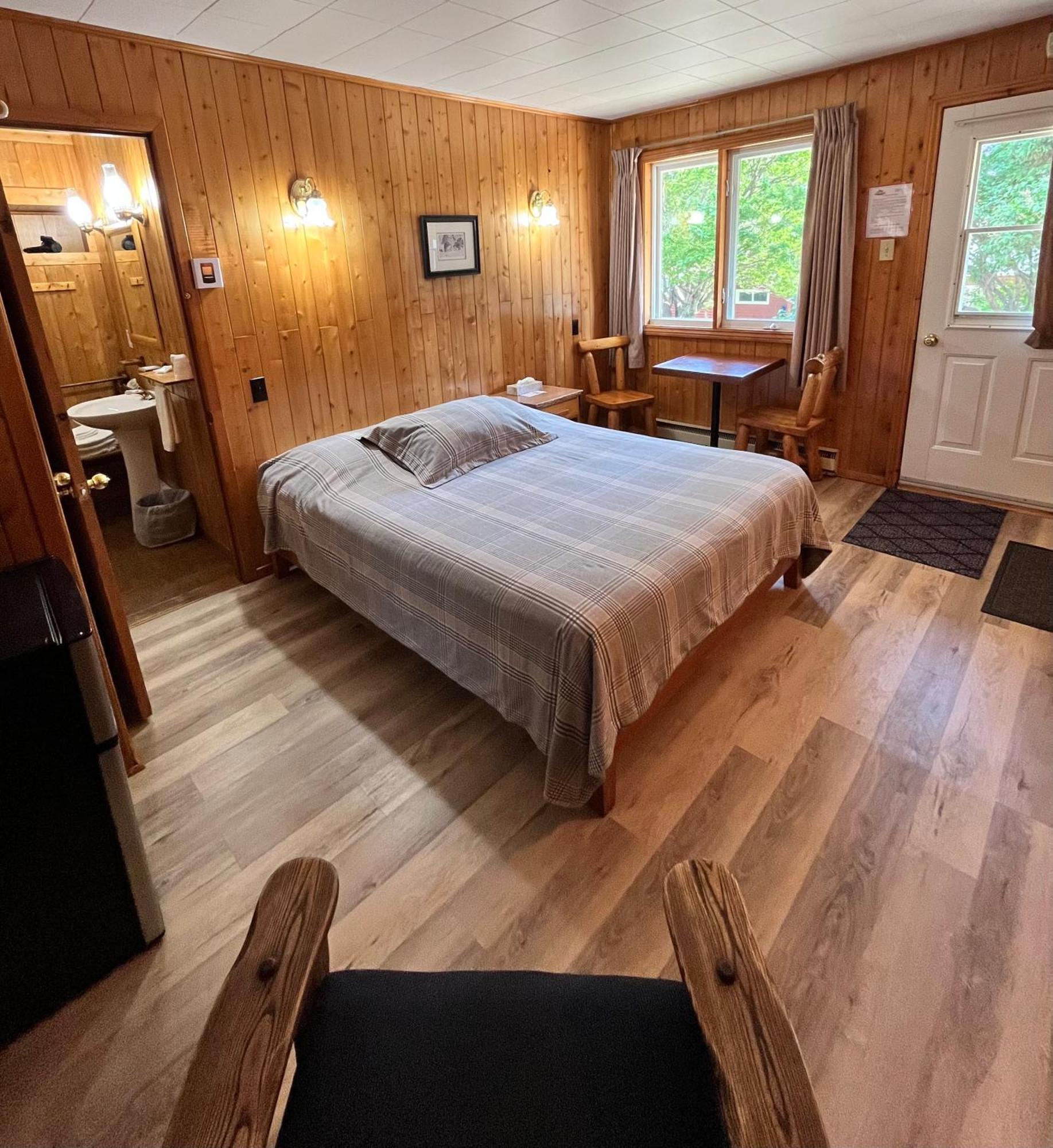 Kan-A-Mouche Pourvoirie Auberge Et Chalets Saint-Michel Dış mekan fotoğraf