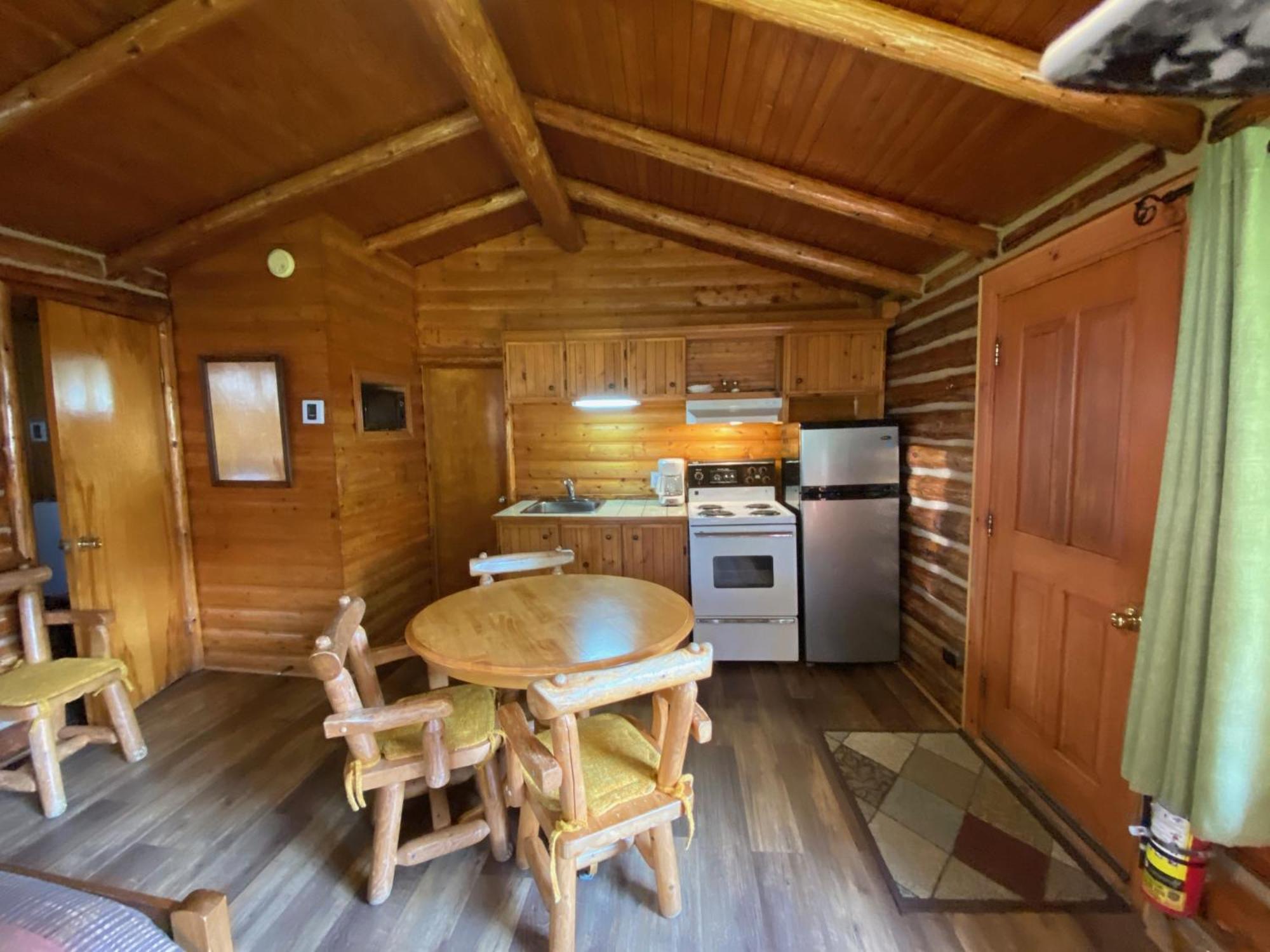 Kan-A-Mouche Pourvoirie Auberge Et Chalets Saint-Michel Oda fotoğraf