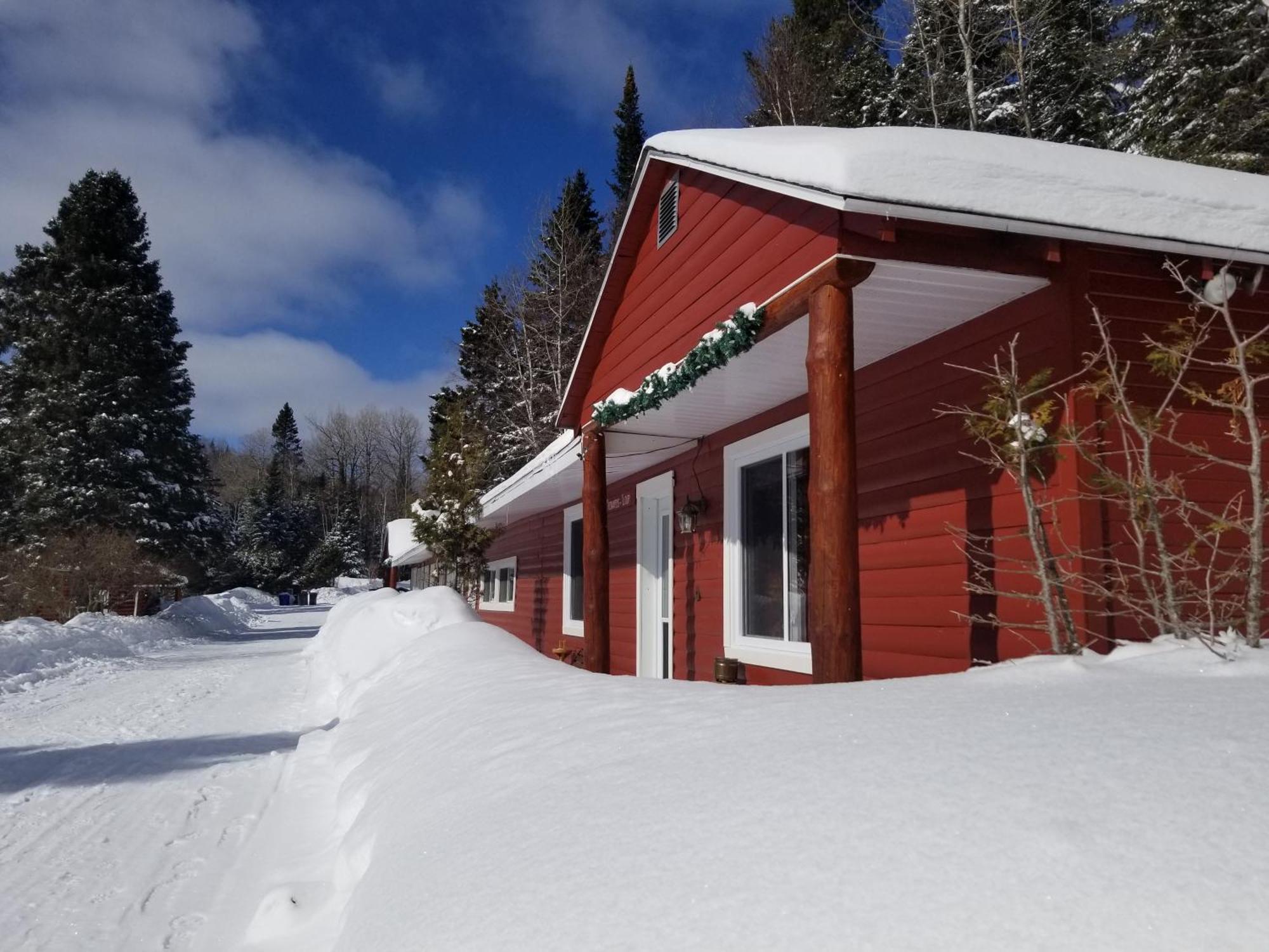 Kan-A-Mouche Pourvoirie Auberge Et Chalets Saint-Michel Dış mekan fotoğraf