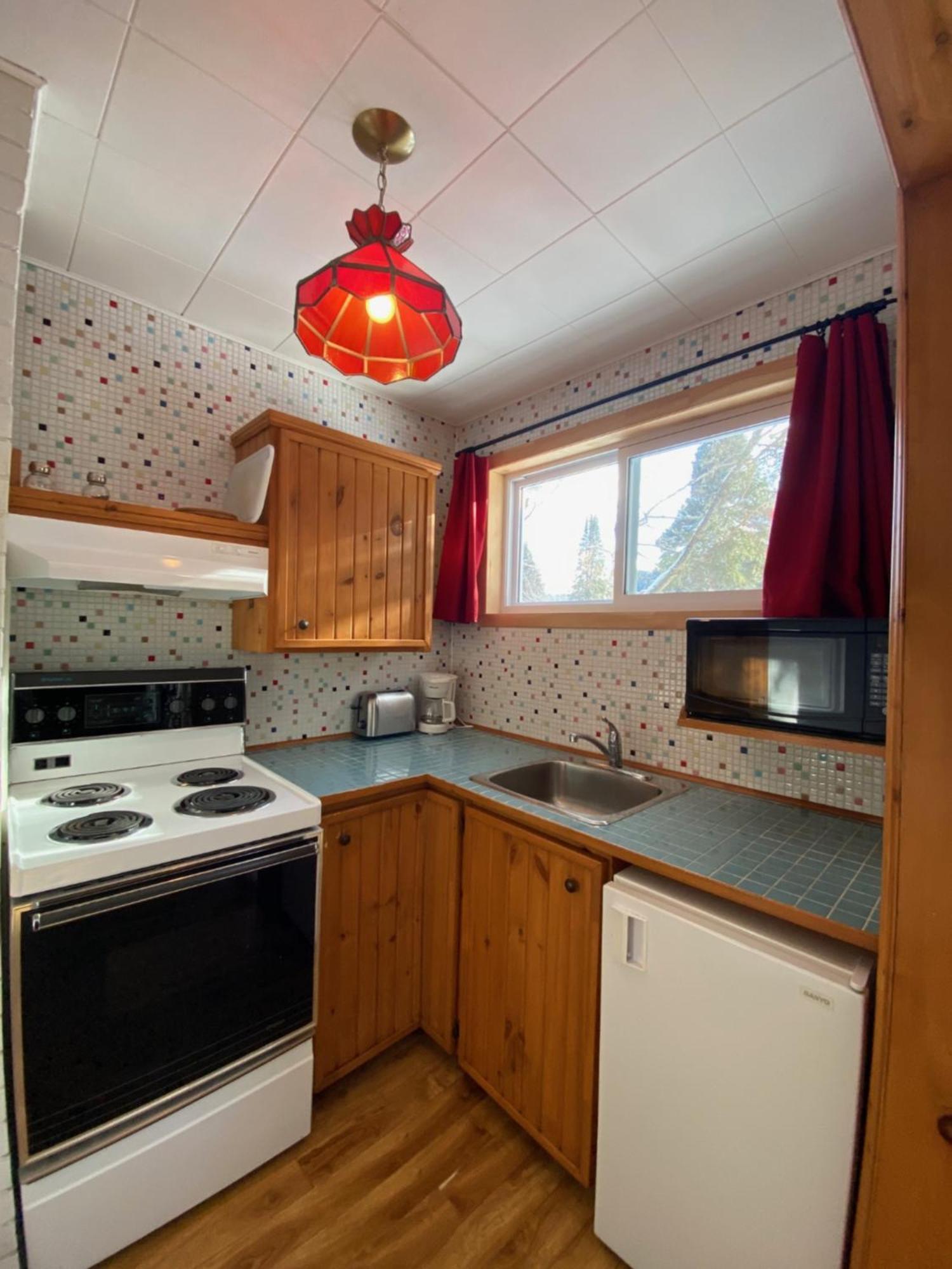 Kan-A-Mouche Pourvoirie Auberge Et Chalets Saint-Michel Oda fotoğraf