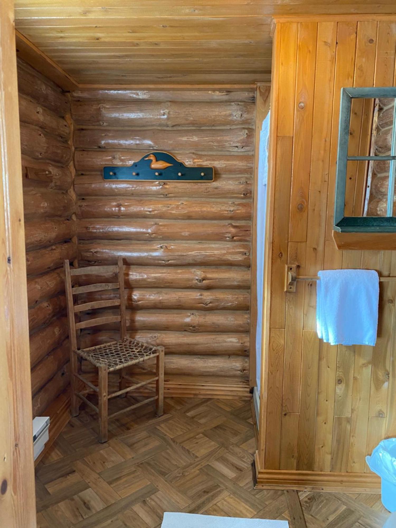 Kan-A-Mouche Pourvoirie Auberge Et Chalets Saint-Michel Oda fotoğraf