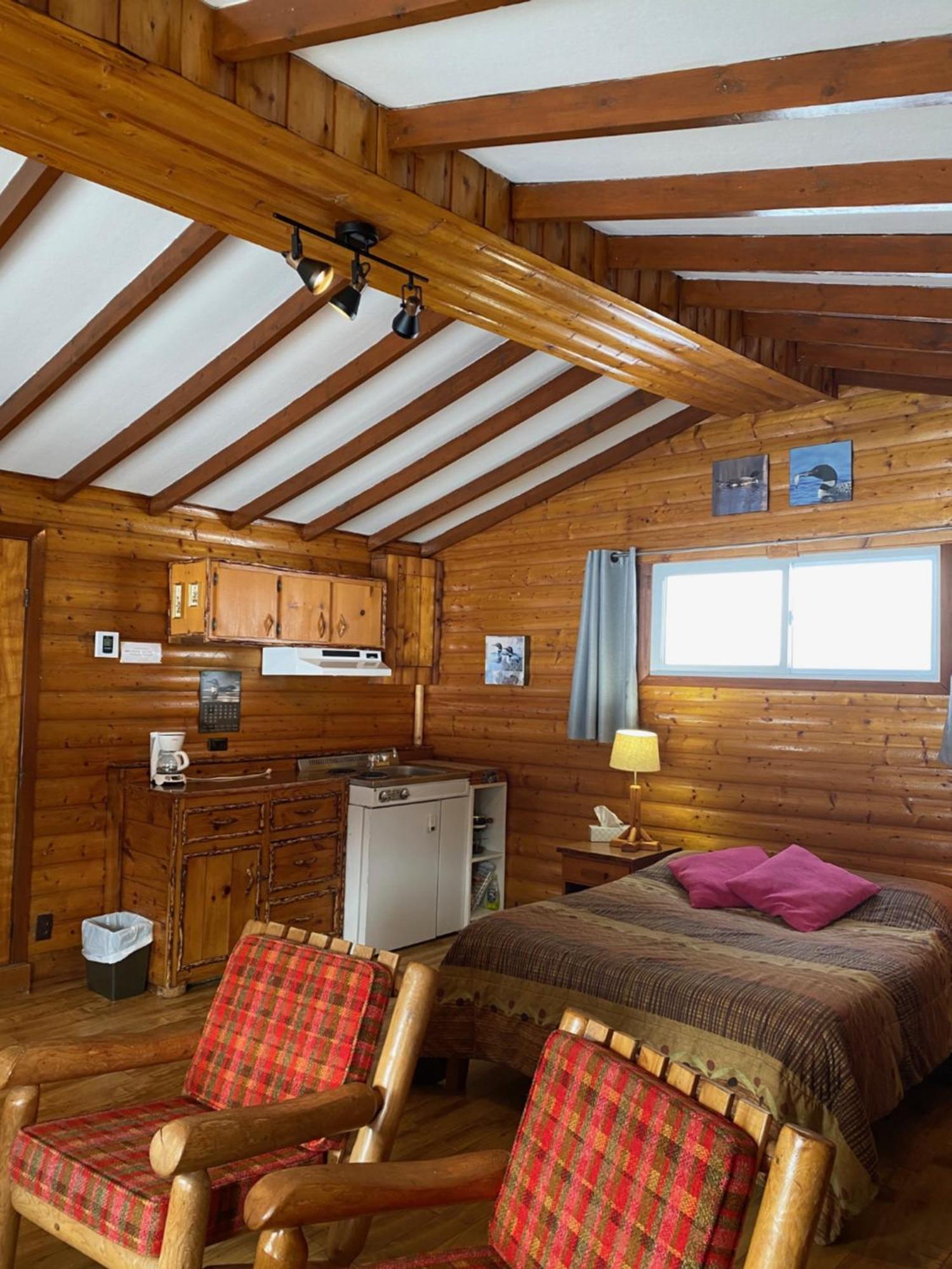 Kan-A-Mouche Pourvoirie Auberge Et Chalets Saint-Michel Oda fotoğraf
