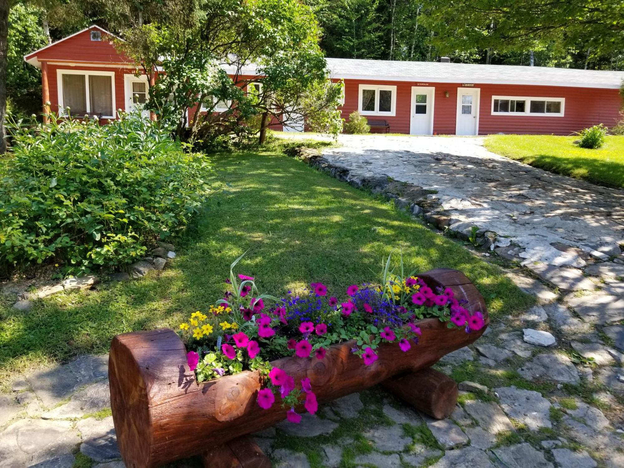 Kan-A-Mouche Pourvoirie Auberge Et Chalets Saint-Michel Dış mekan fotoğraf
